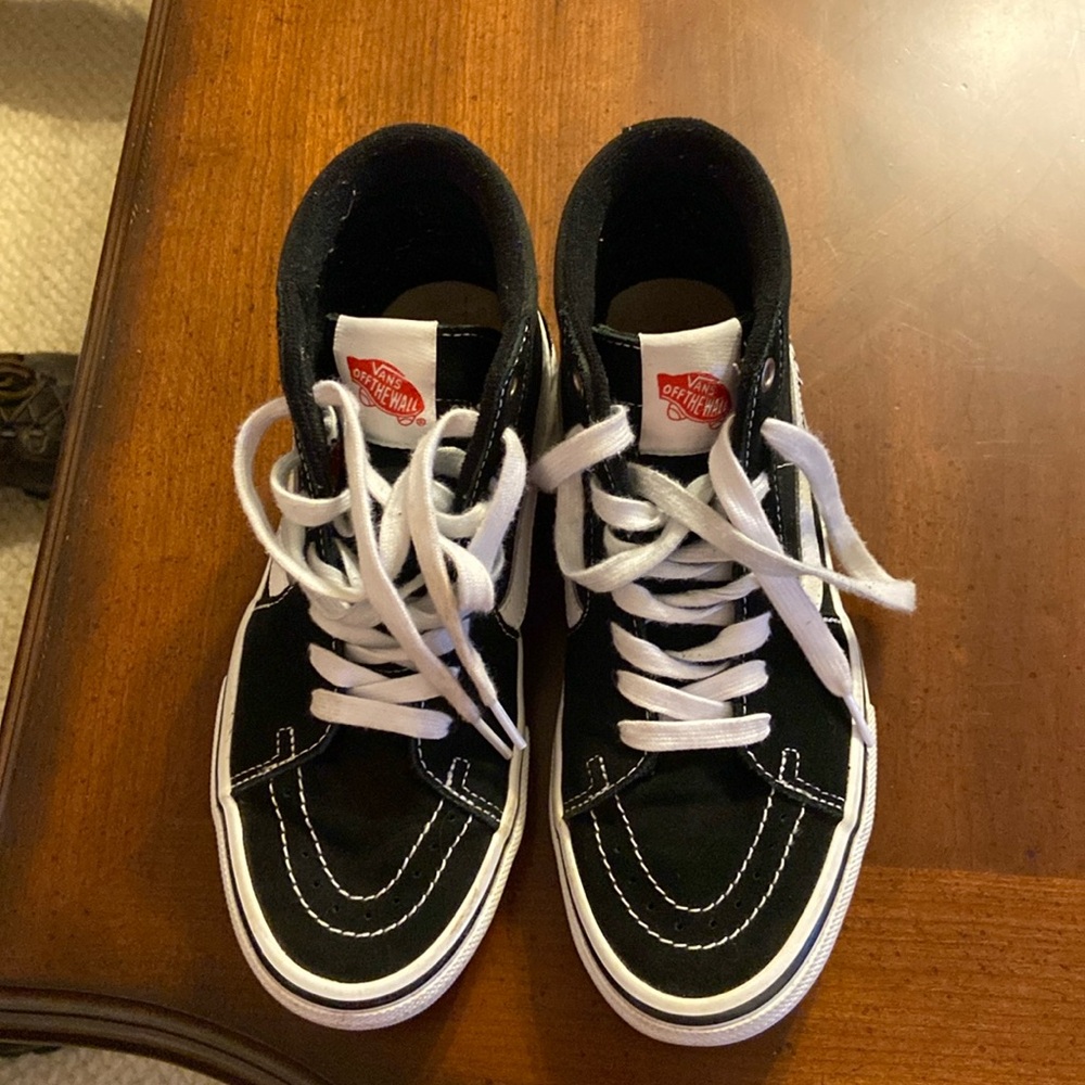 Van high tops size 8 for women and size 6 for men
Gentle used